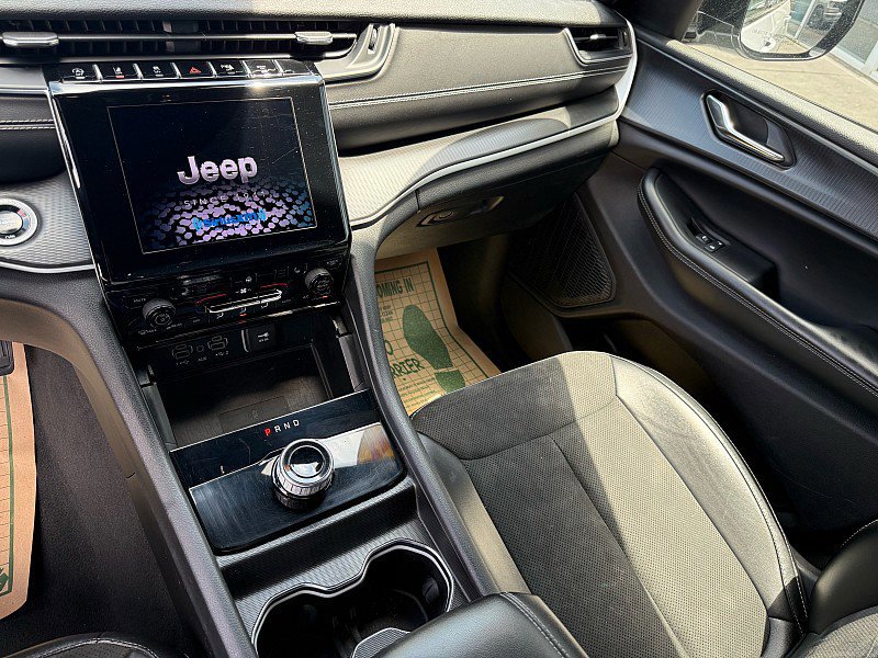 Used 2024 Jeep Grand Cherokee L Laredo AWD/4WD image 23
