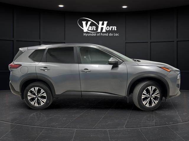 Used 2023 Nissan Rogue SV image 2