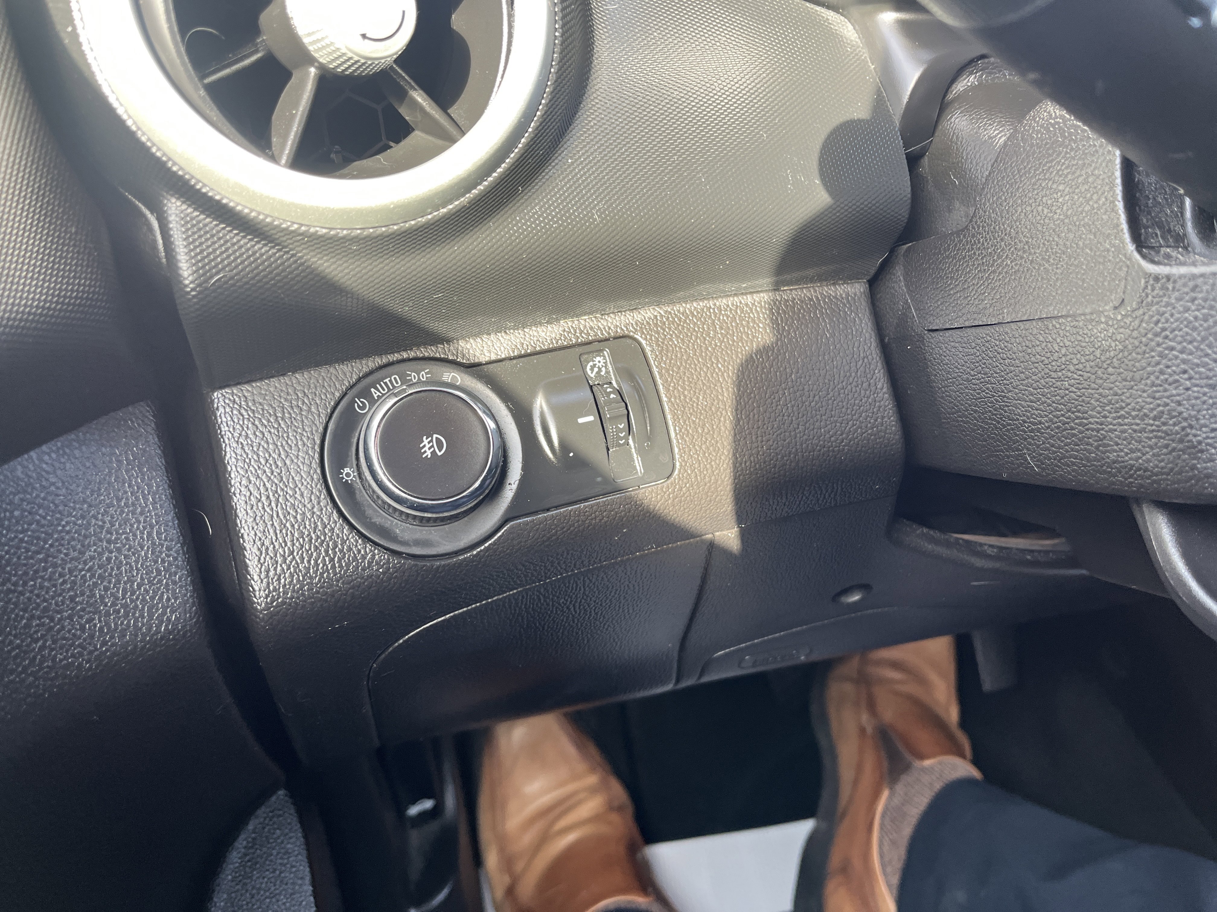 Used 2019 Chevrolet Sonic LT w/ Convenience Package image 19