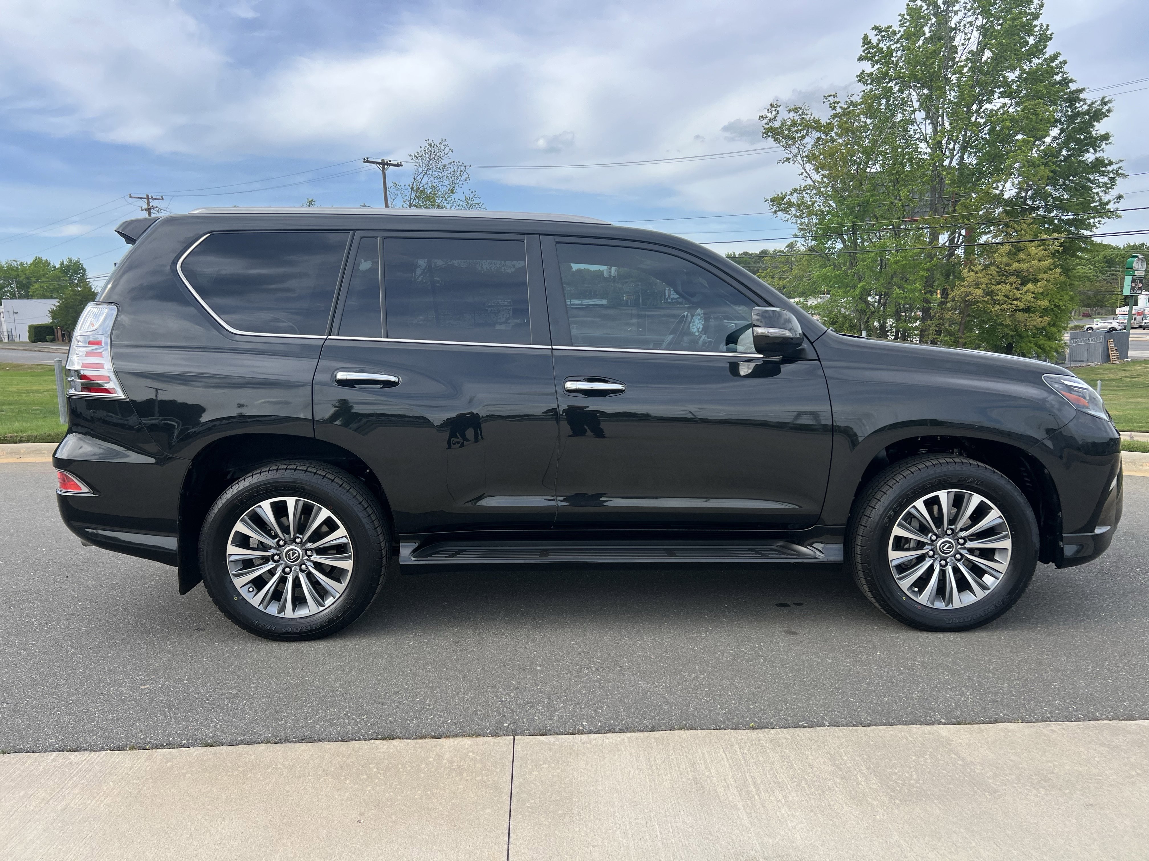 Used 2023 Lexus GX 460 Luxury w/ Accessory Package image 10
