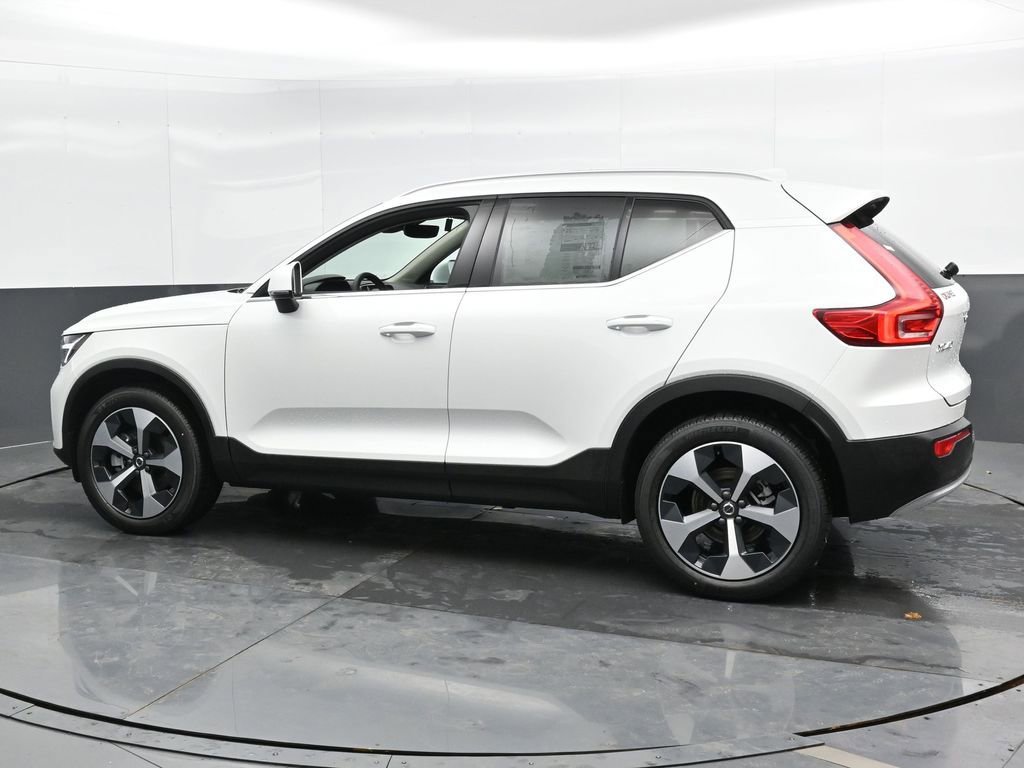 New 2025 Volvo XC40 B5 Core w/ Protection Package Premier image 7