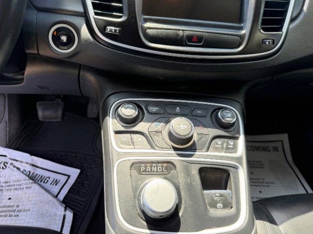 Used 2016 Chrysler 200 Limited FWD image 21