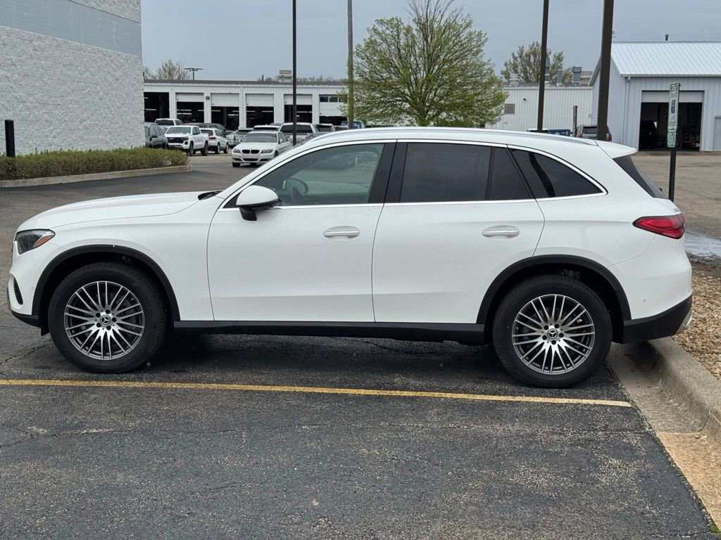 Used 2025 Mercedes-Benz GLC 300 image 3