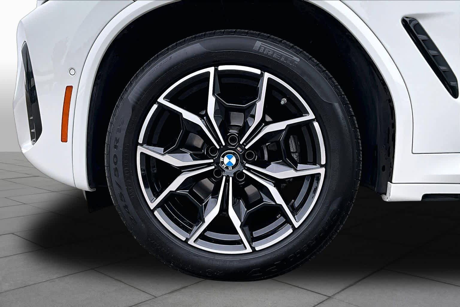 Certified 2025 BMW X4 xDrive30i AWD/4WD image 10