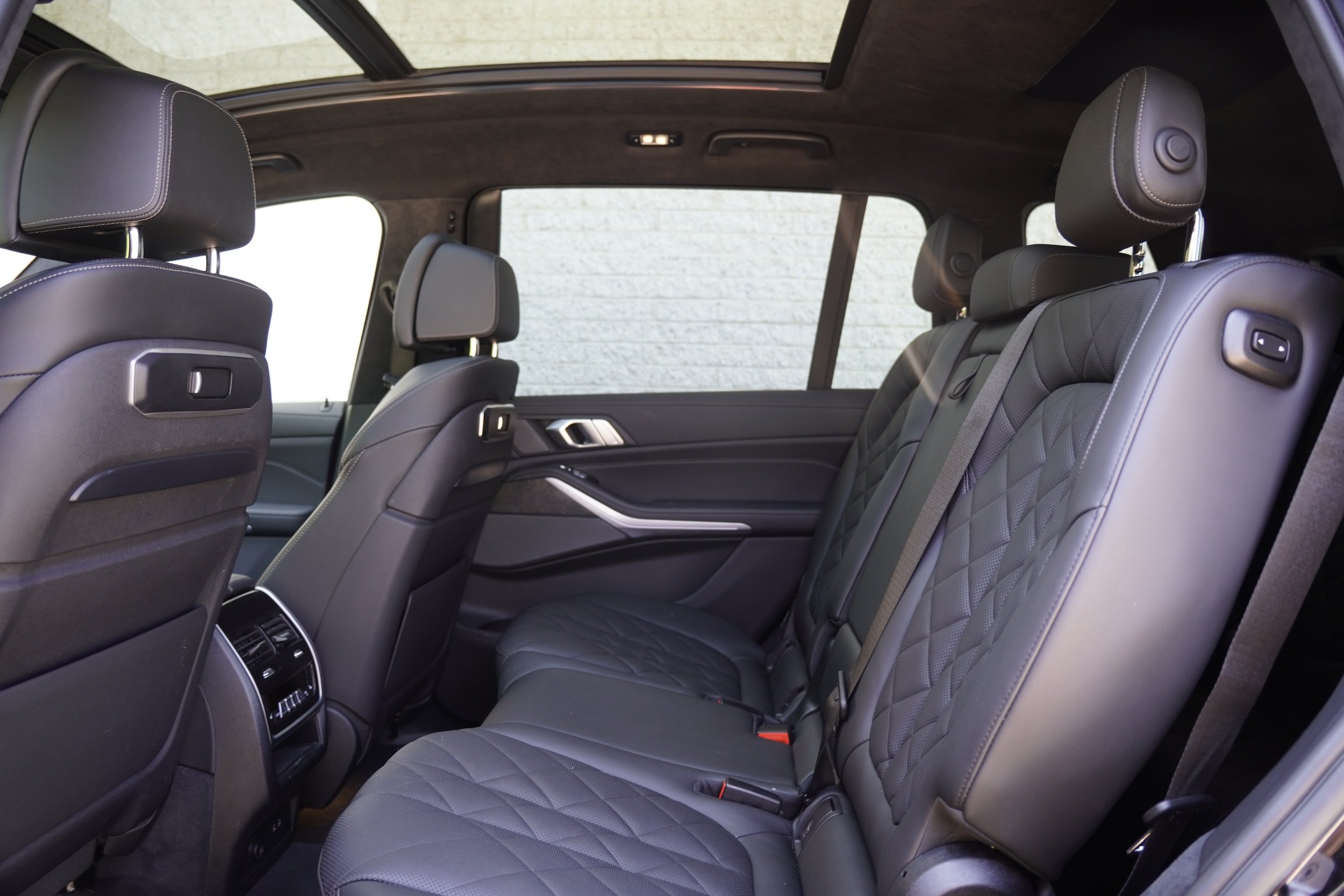 Used 2024 BMW X7 xDrive40i w/ M Sport Package AWD/4WD image 28