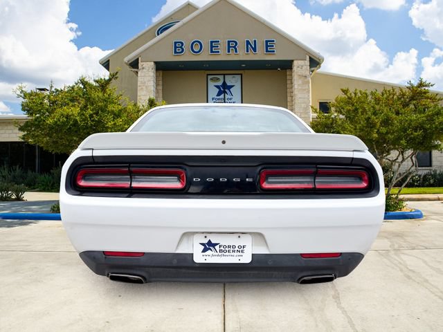 Used 2021 Dodge Challenger SXT w/ Driver Convenience Group RWD image 3