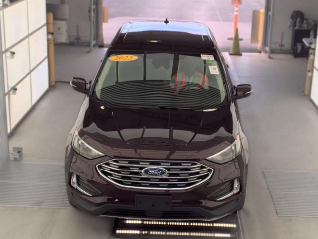 Used 2023 Ford Edge Titanium AWD/4WD image 3