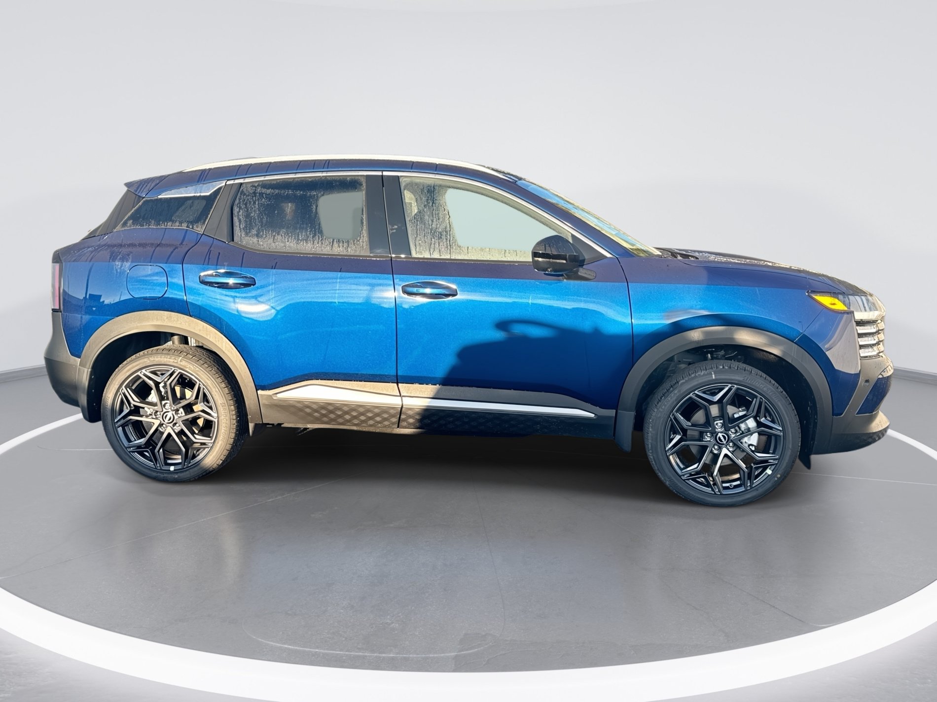 New 2027 Nissan Kicks SR FWD image 3