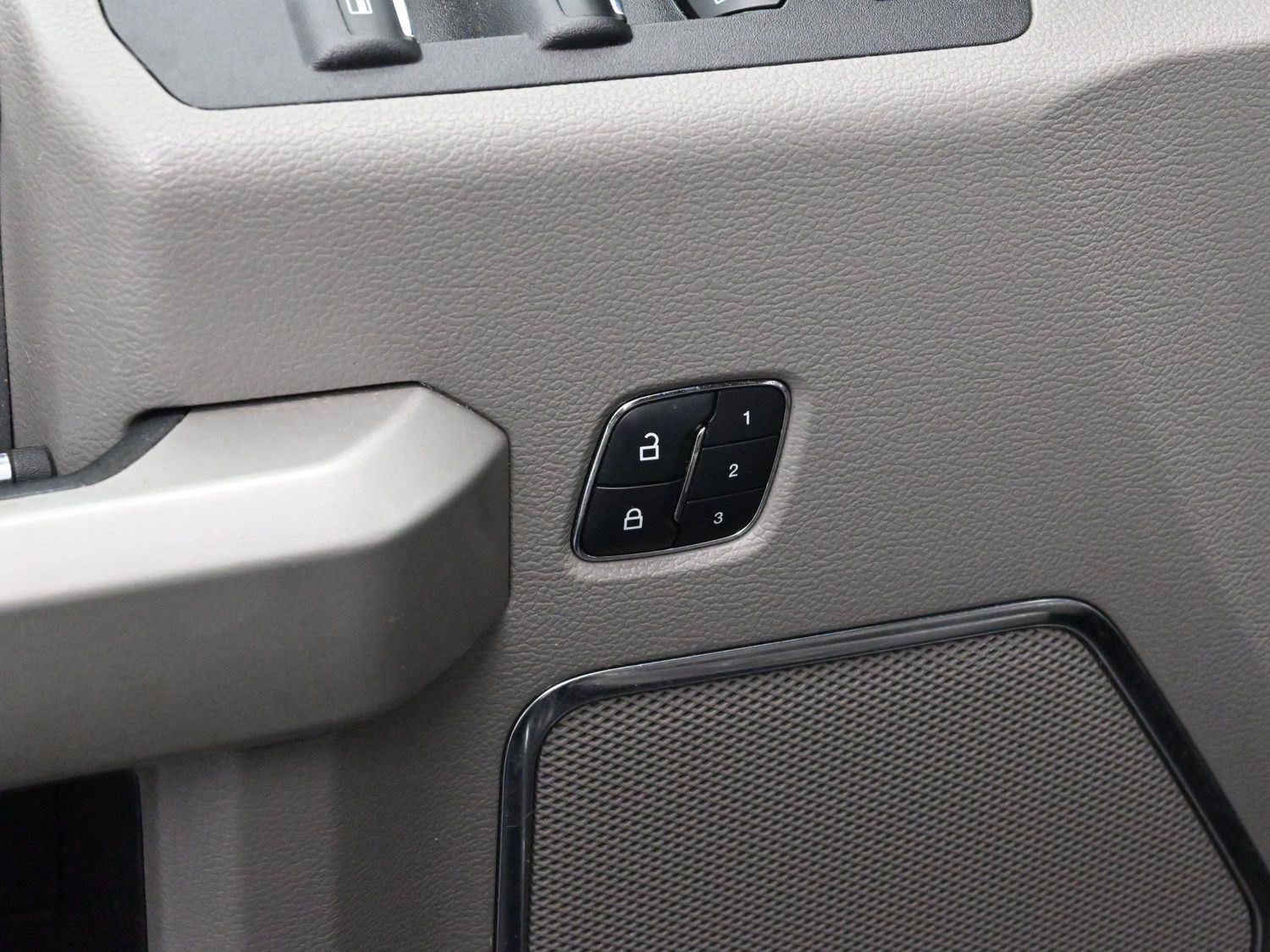 Used 2016 Ford F150 Lariat w/ Trailer Tow Package image 11