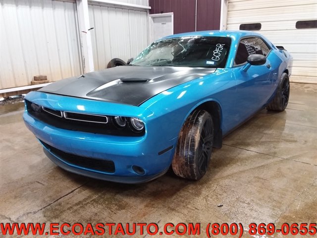 Used 2018 Dodge Challenger SXT RWD image 3