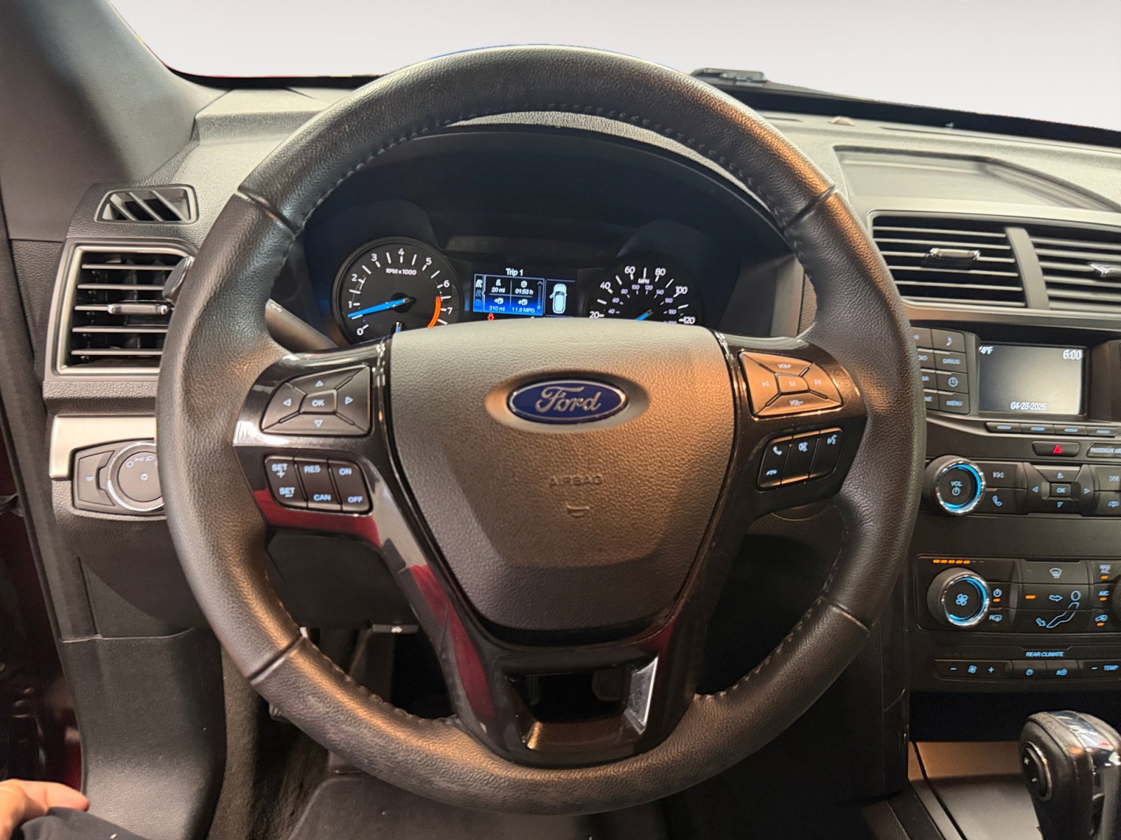 Used 2018 Ford Explorer XLT FWD image 15