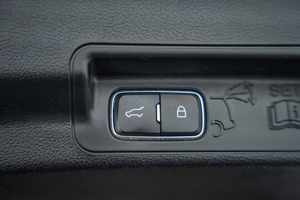 Certified 2021 Ford Explorer XLT w/ Equipment Group 202A image 13