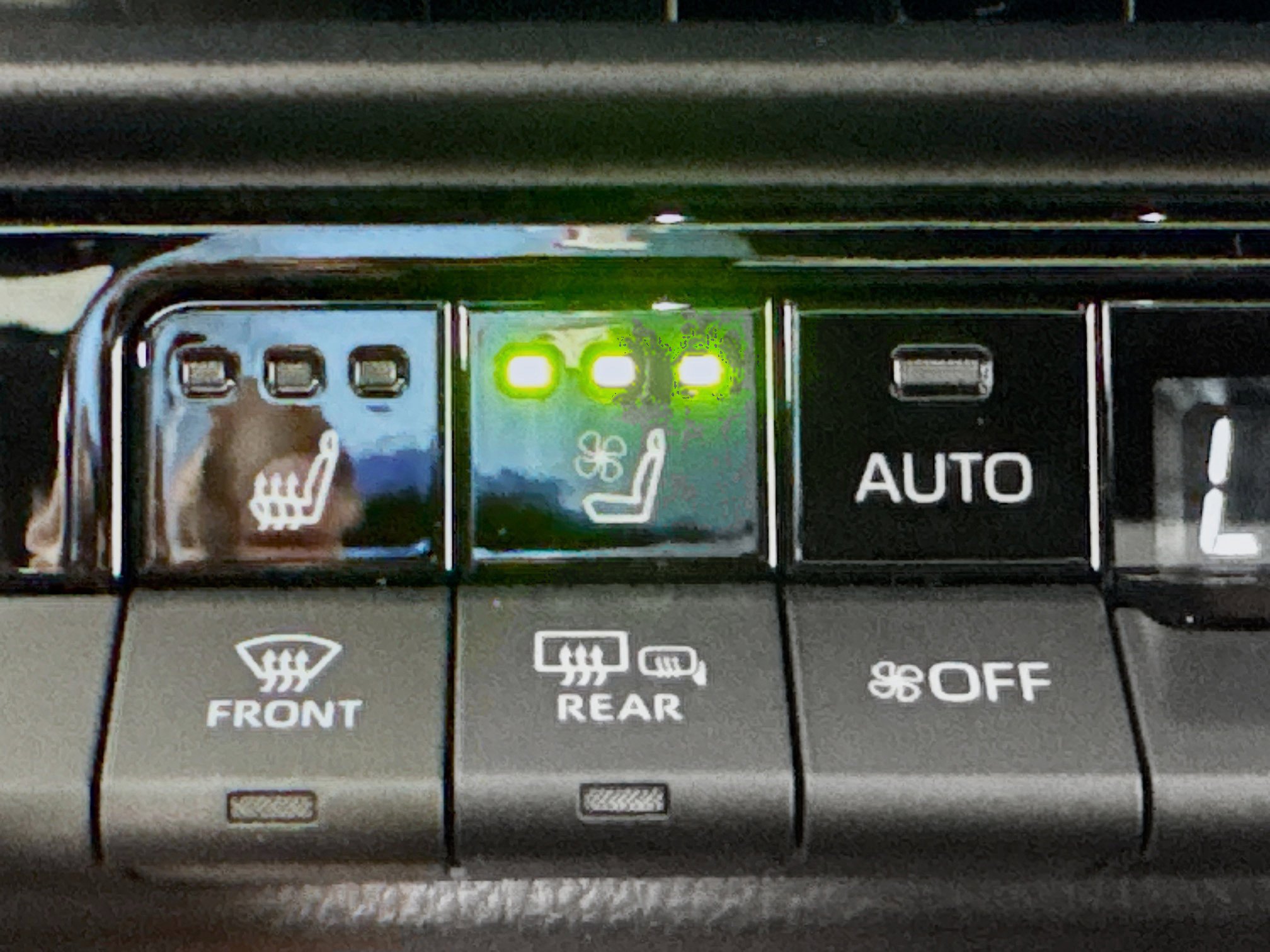 Certified 2025 Toyota Crown Signia w/ Advanced Technology Package AWD/4WD image 21