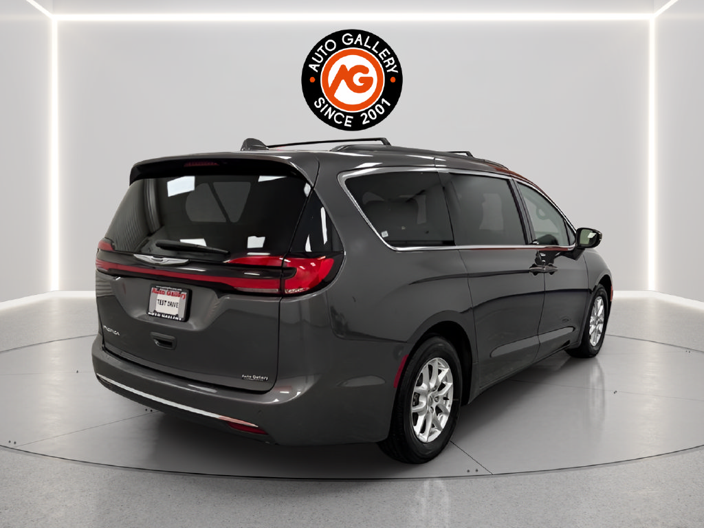 Used 2022 Chrysler Pacifica Touring-L FWD image 7