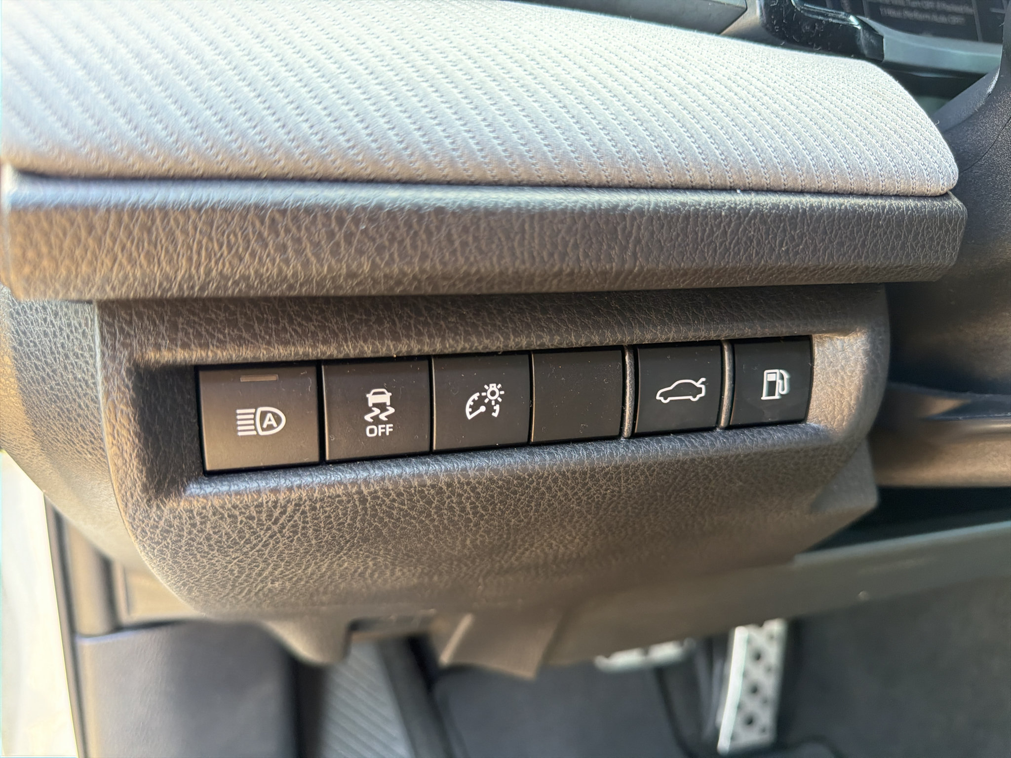 Used 2025 Toyota Camry SE w/ Convenience Package FWD image 12