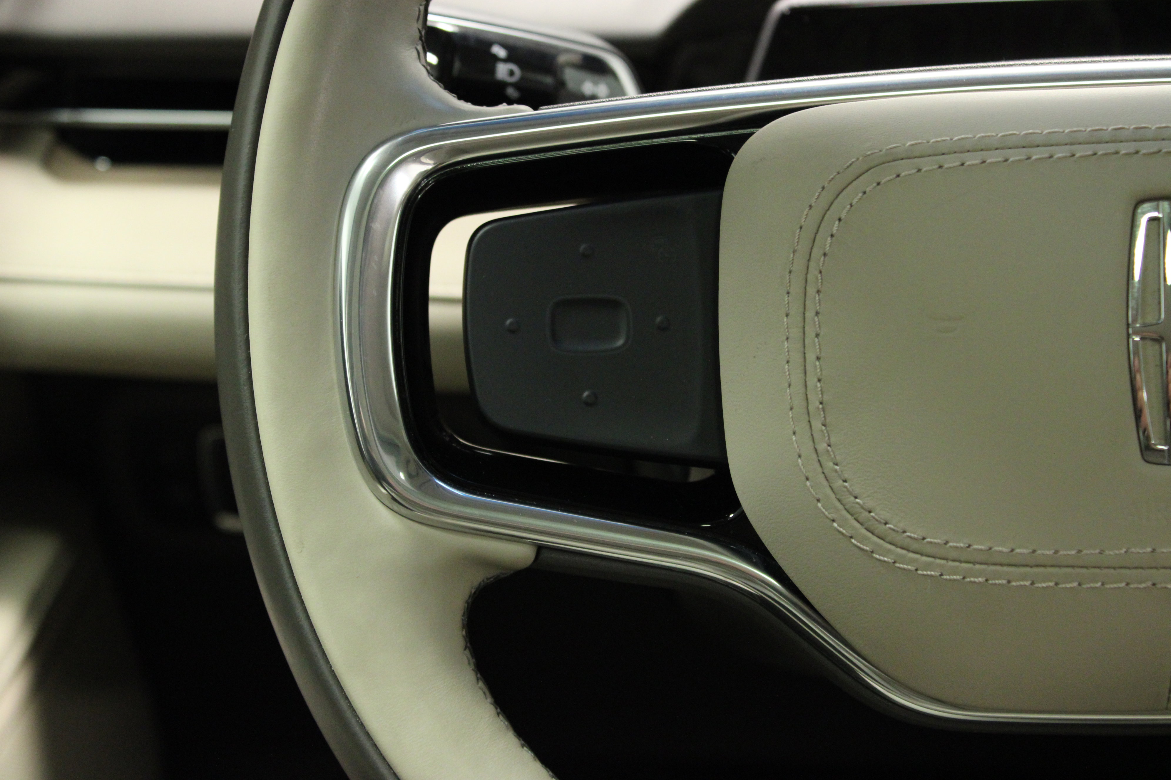 Used 2024 Lincoln Nautilus Reserve w/ Equipment Group 202A image 23