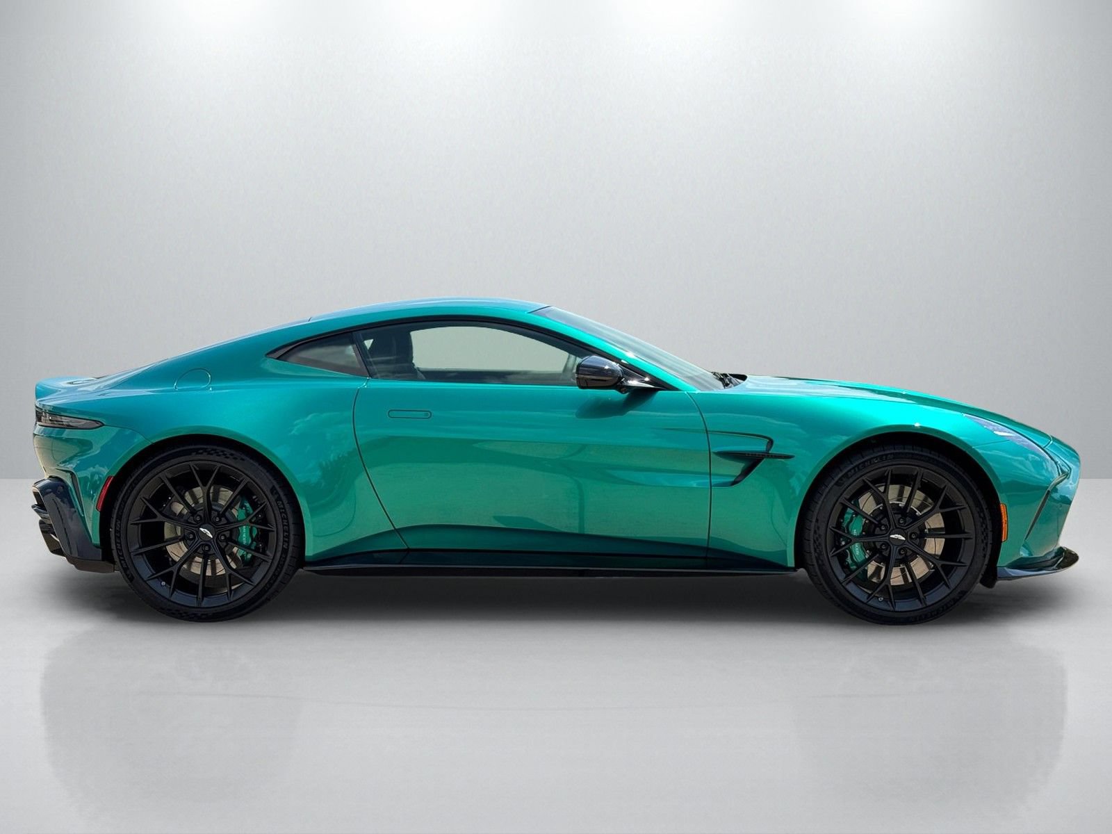 New 2026 Aston Martin V8 Vantage Coupe RWD image 9