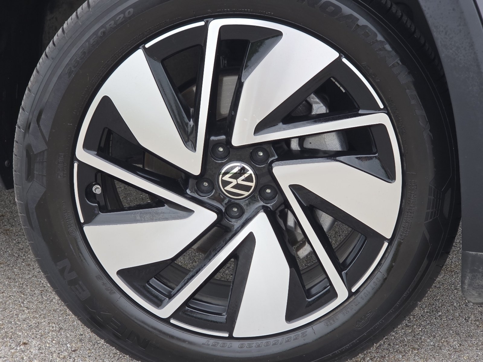 Used 2024 Volkswagen Atlas SEL AWD/4WD image 11
