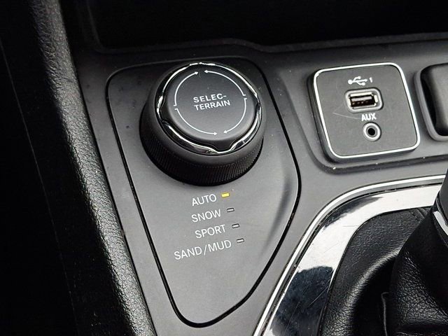 Certified 2020 Jeep Cherokee Limited image 28