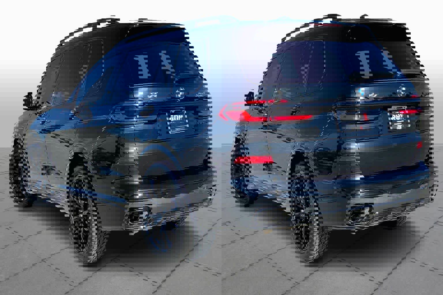 Used 2024 BMW X7 xDrive40i w/ M Sport Package image 11