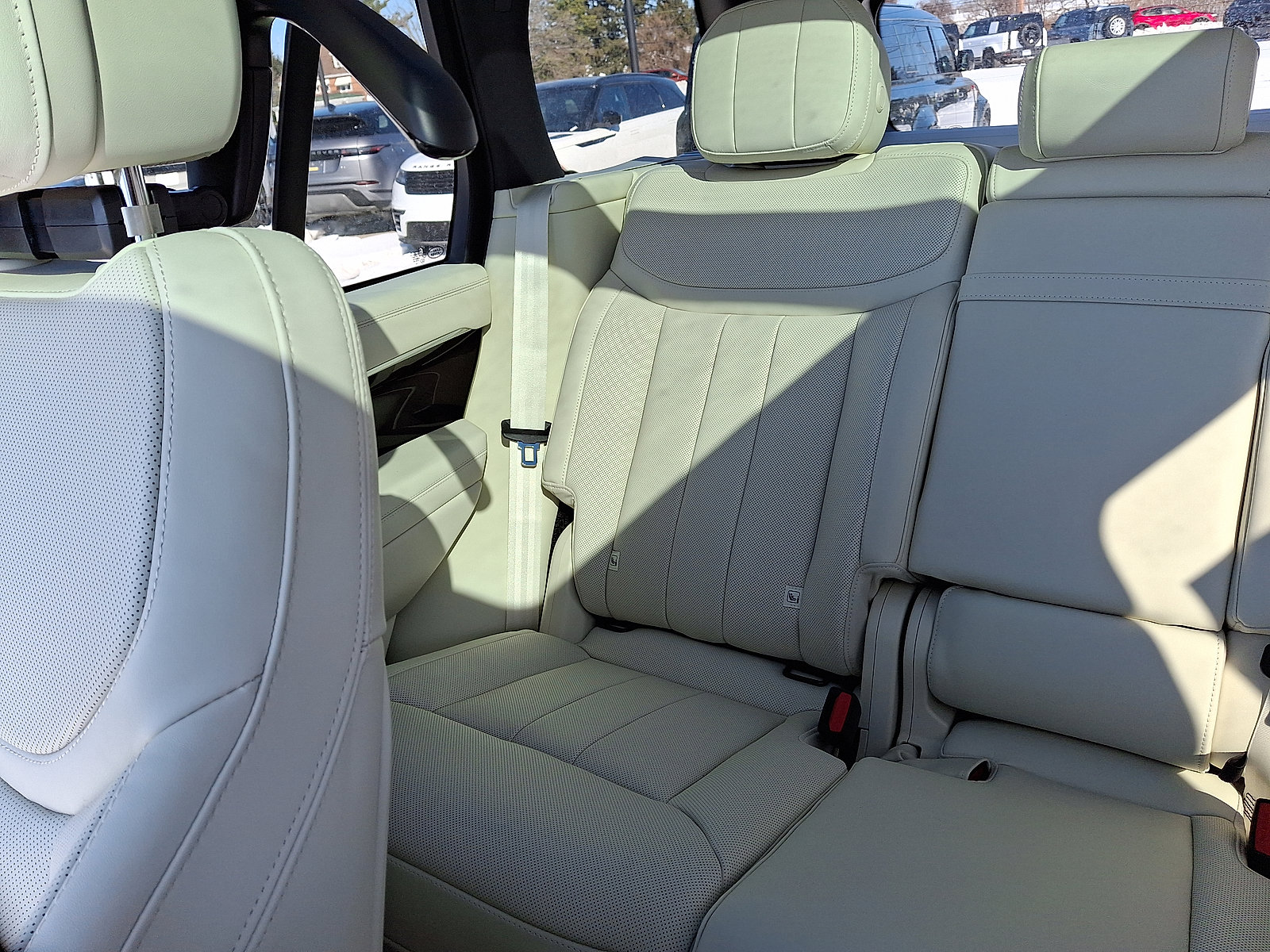 New 2026 Land Rover Range Rover SE image 15