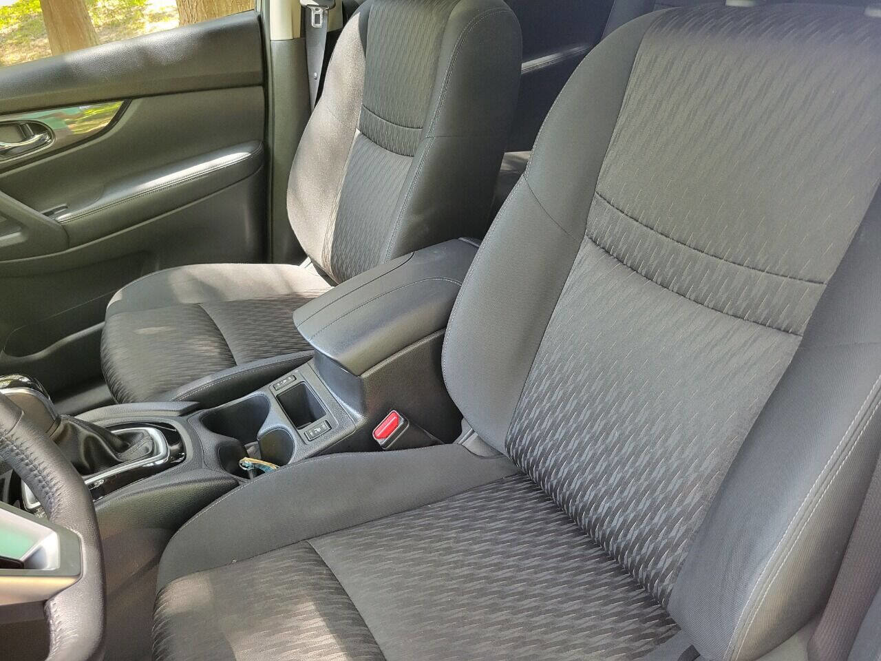 Used 2019 Nissan Rogue SV FWD image 16