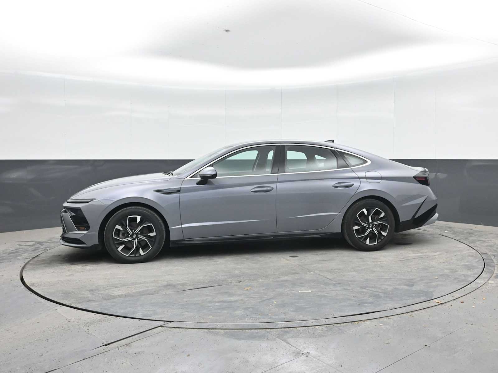 Used 2024 Hyundai Sonata SEL FWD image 4