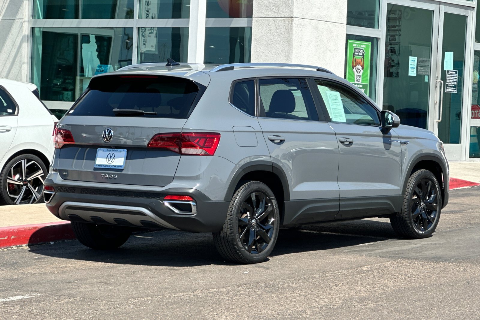 Used 2023 Volkswagen Taos SE w/ Panoramic Sunroof Package FWD image 4