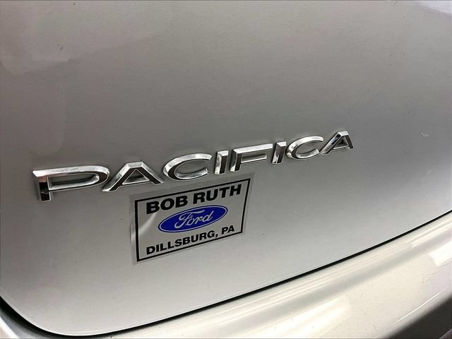 Used 2022 Chrysler Pacifica Limited AWD/4WD image 13