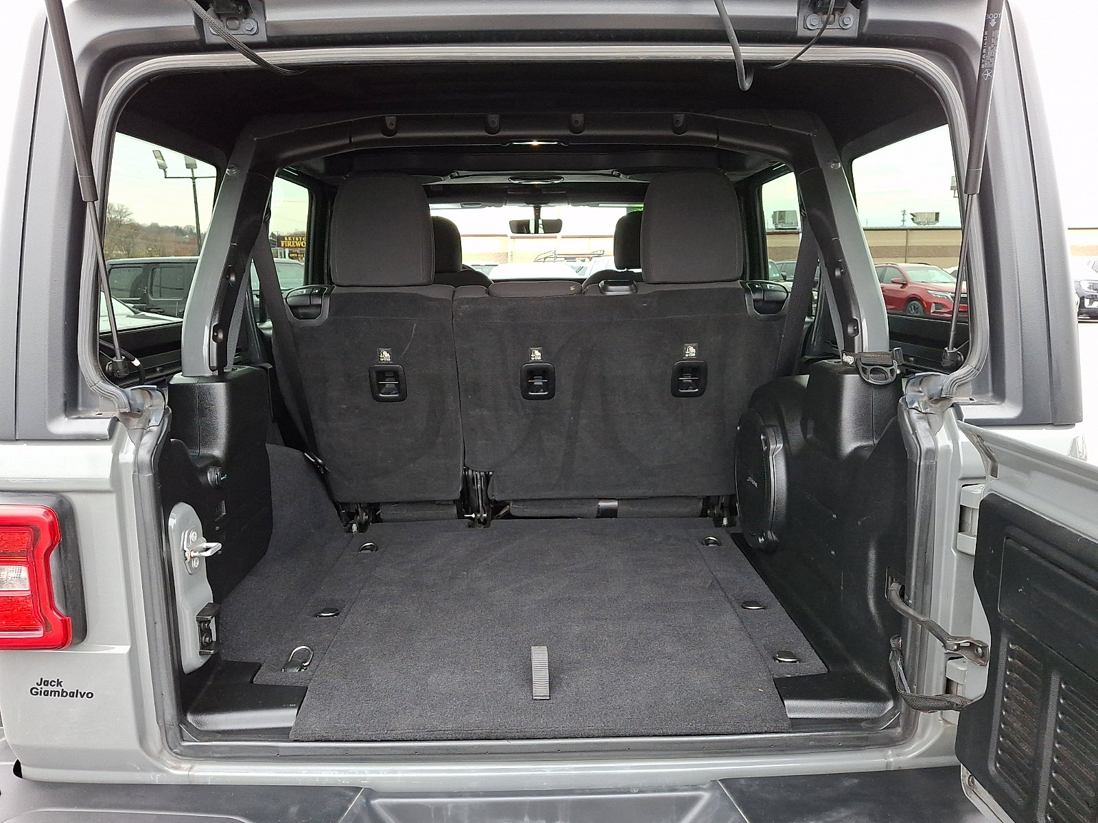 Used 2018 Jeep Wrangler Unlimited Rubicon w/ Uconnect 4C Nav & Sound Group image 30