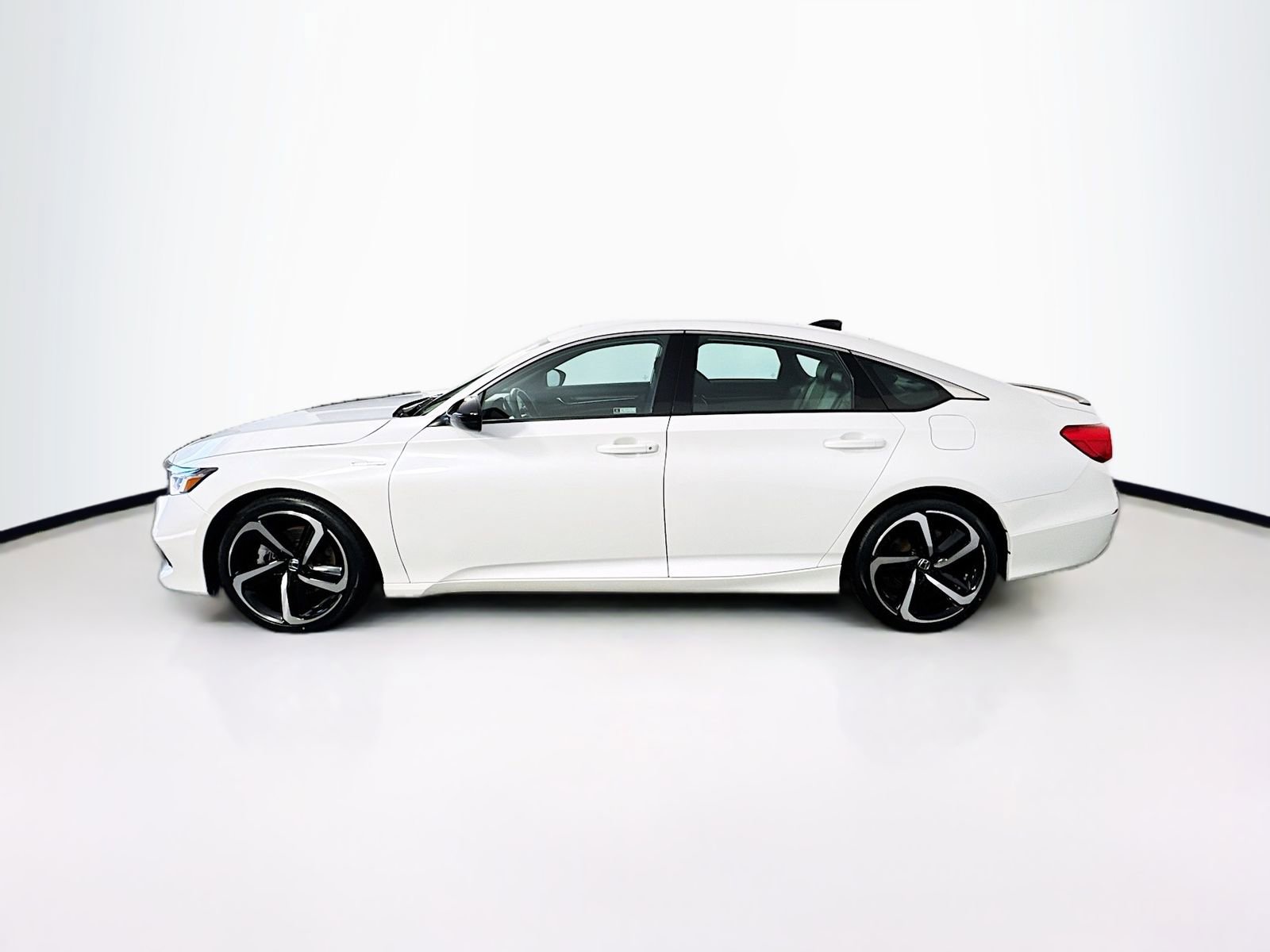 Used 2022 Honda Accord Sport image 4