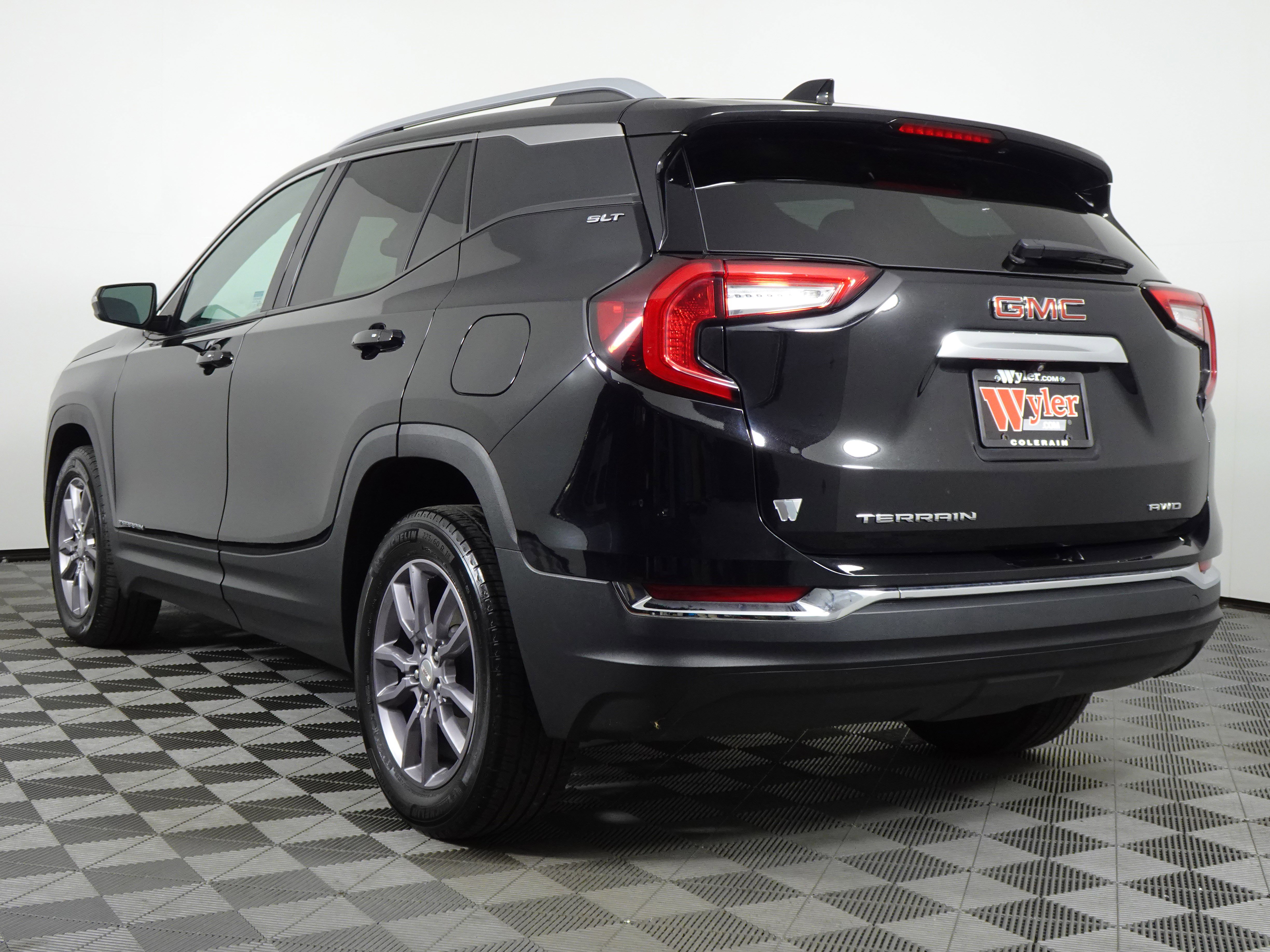 Used 2023 GMC Terrain SLT w/ LPO, Floor Liner Package image 39