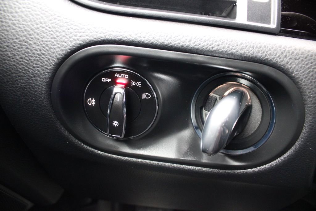 Used 2022 Porsche Macan image 35