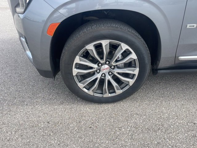 Used 2021 GMC Yukon Denali w/ Denali Premium Package image 10