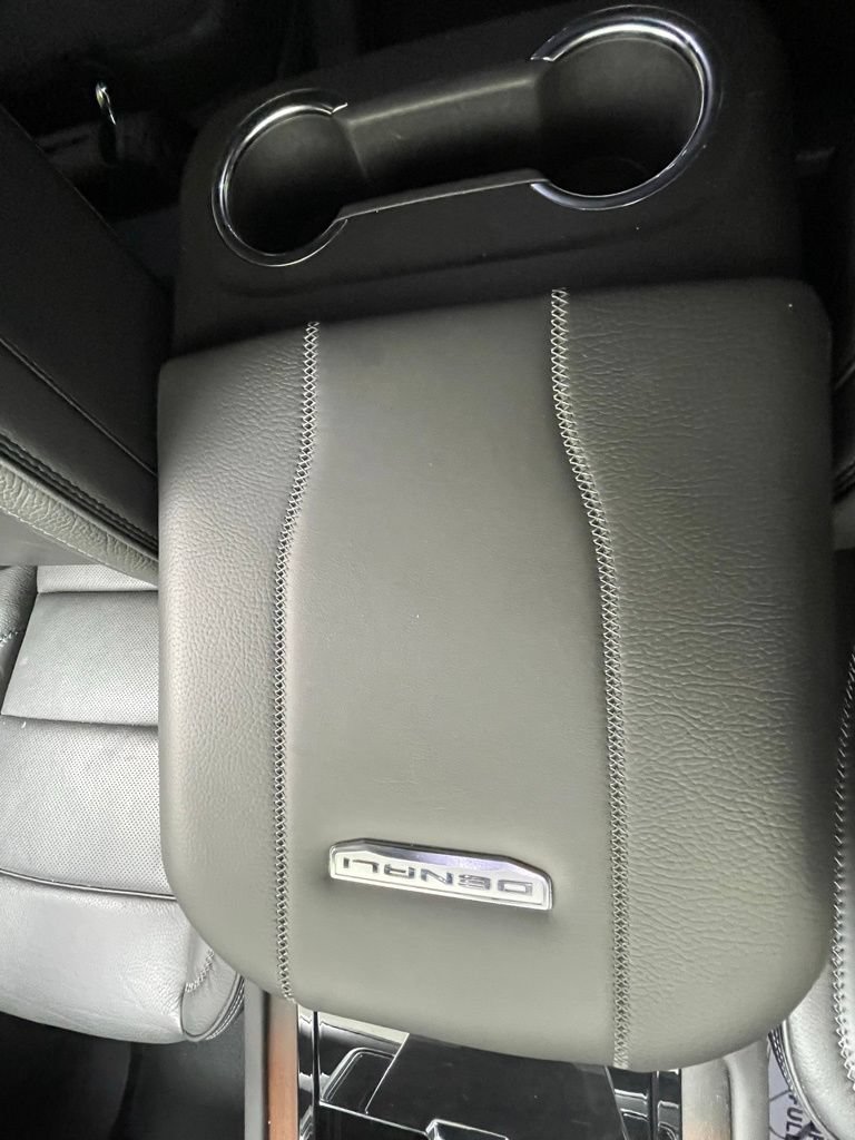 Used 2025 GMC Yukon Denali AWD/4WD image 21