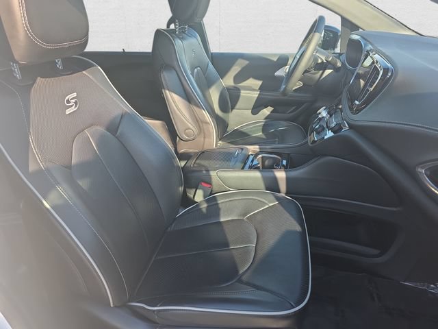 Used 2025 Chrysler Pacifica Limited FWD image 10