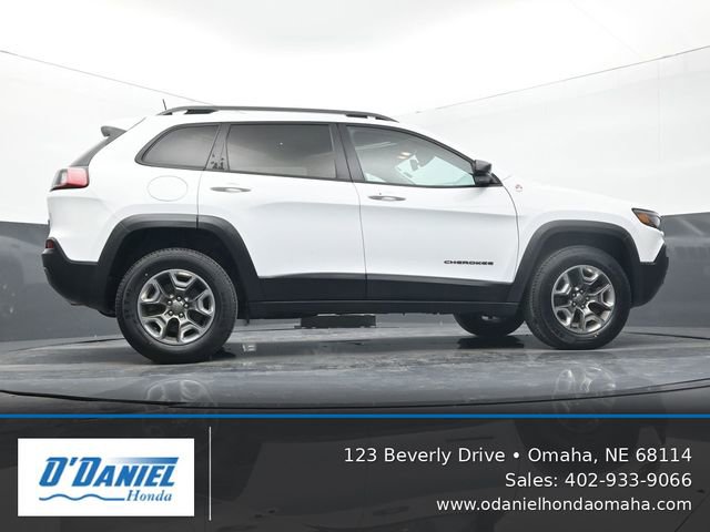 Used 2019 Jeep Cherokee Trailhawk w/ Cold Weather Group AWD/4WD image 13