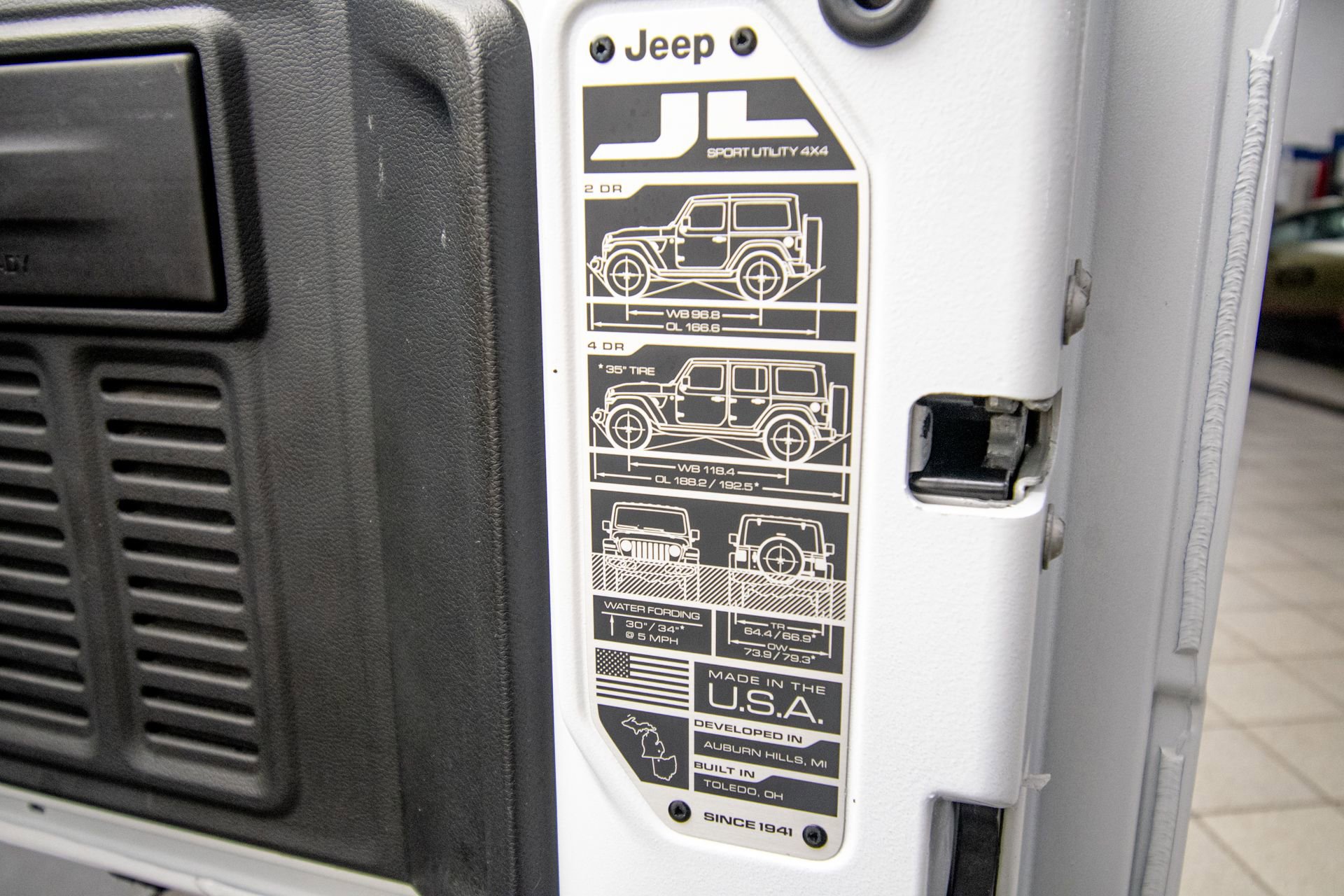 Used 2024 Jeep Wrangler Unlimited Rubicon AWD/4WD image 39