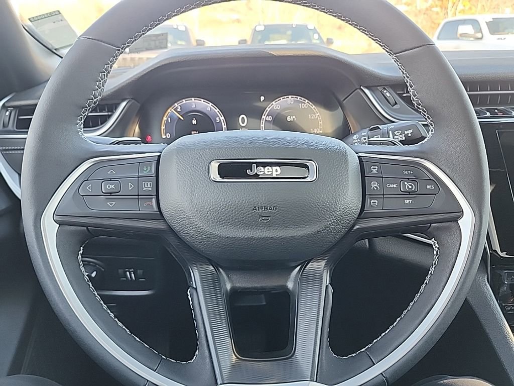 New 2025 Jeep Grand Cherokee Laredo X w/ Luxury Tech Group I AWD/4WD image 29