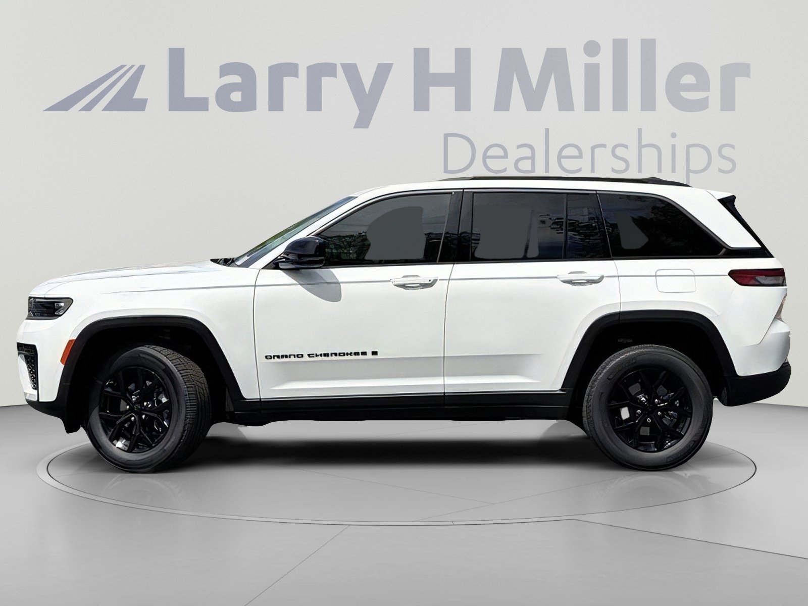 New 2026 Jeep Grand Cherokee Altitude RWD image 2