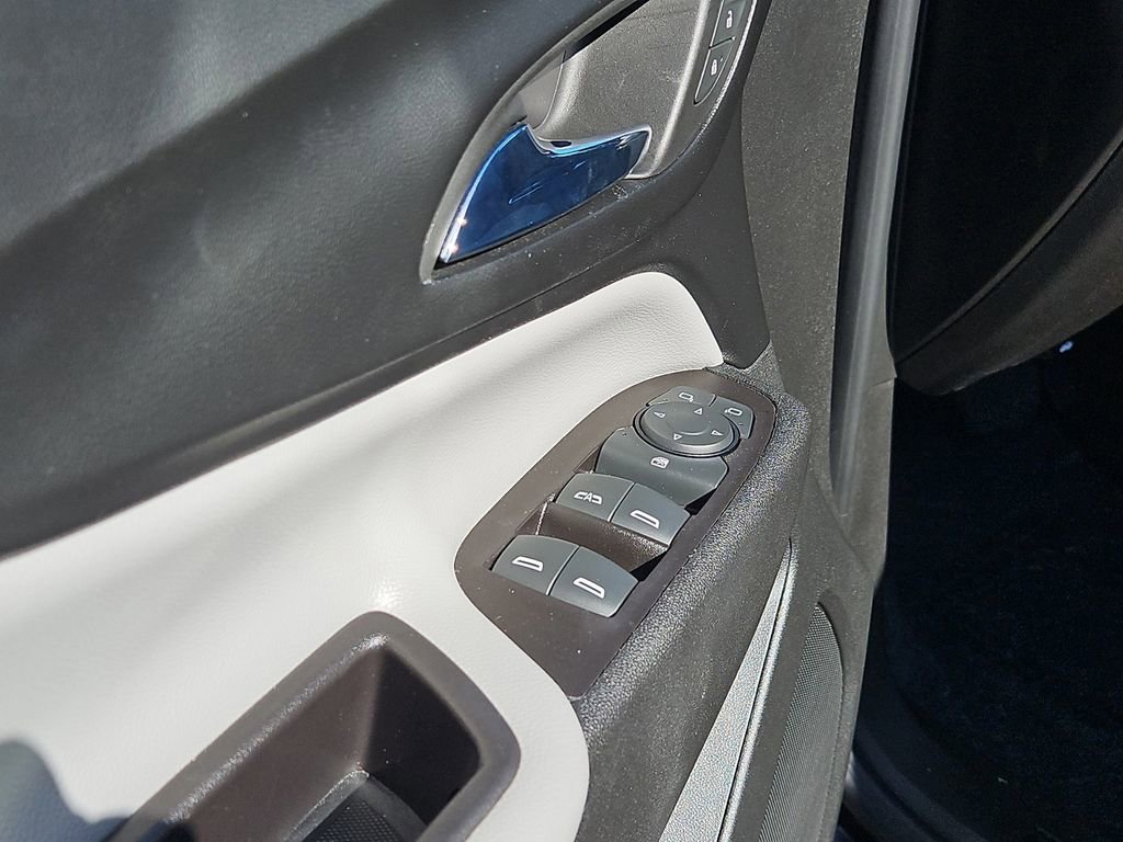 Used 2022 Chevrolet Equinox LS image 17