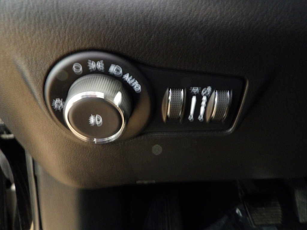 Used 2025 Jeep Compass Limited image 26