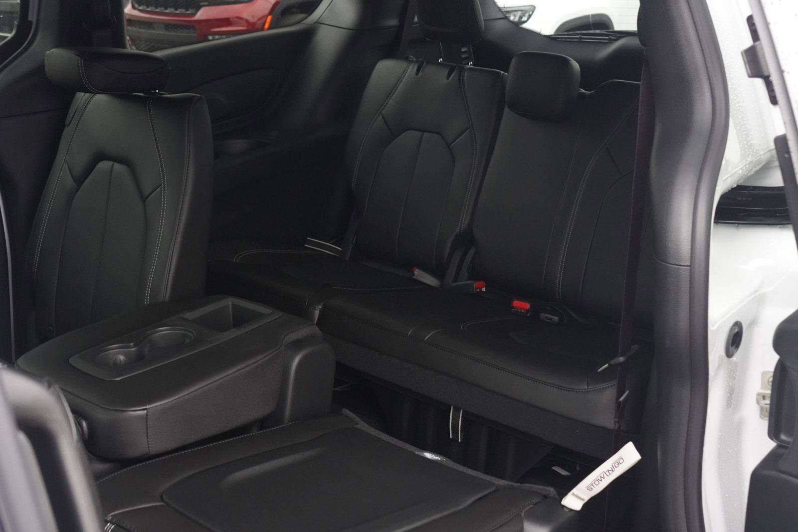 New 2026 Chrysler Pacifica Select w/ S Appearance Package image 29