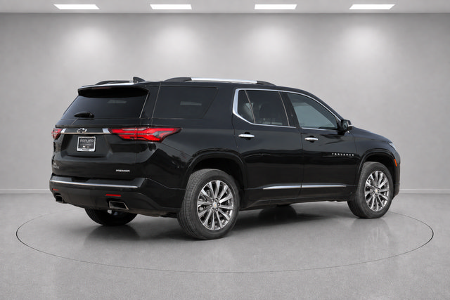 Used 2022 Chevrolet Traverse Premier FWD image 3