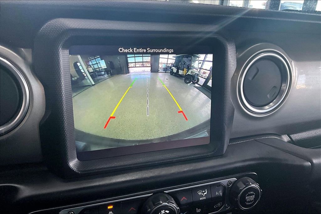 Used 2019 Jeep Wrangler Unlimited Sahara w/ Uconnect 4C Nav & Sound Group AWD/4WD image 13
