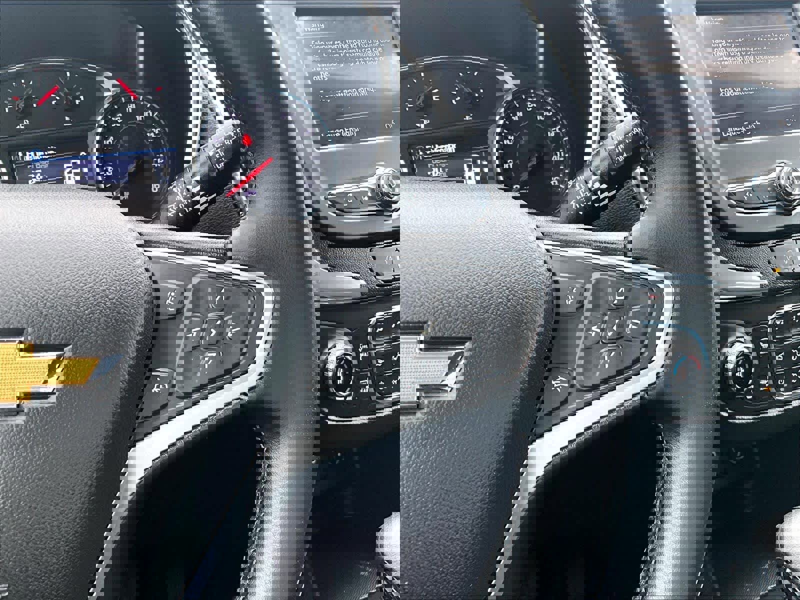 Used 2023 Chevrolet Equinox LT image 23