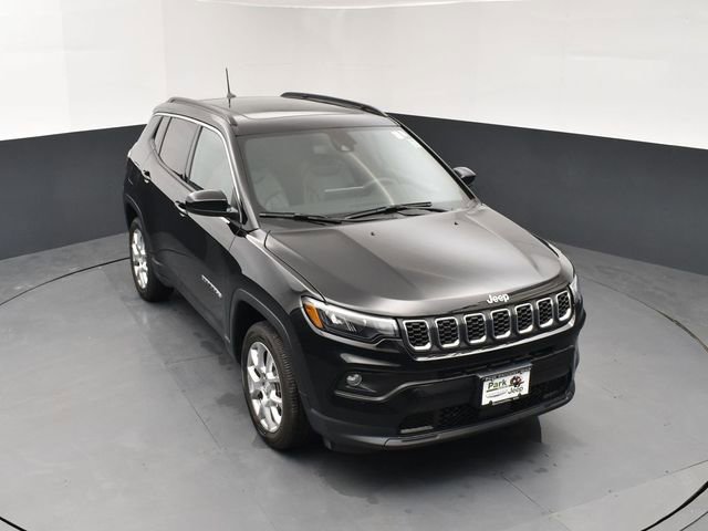 Used 2024 Jeep Compass Latitude w/ Sun and Sound Group image 13