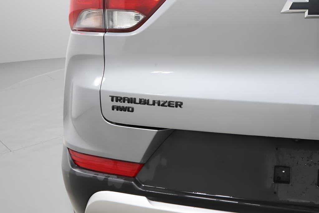 Used 2023 Chevrolet TrailBlazer LT w/ LPO, Blackout Package image 33