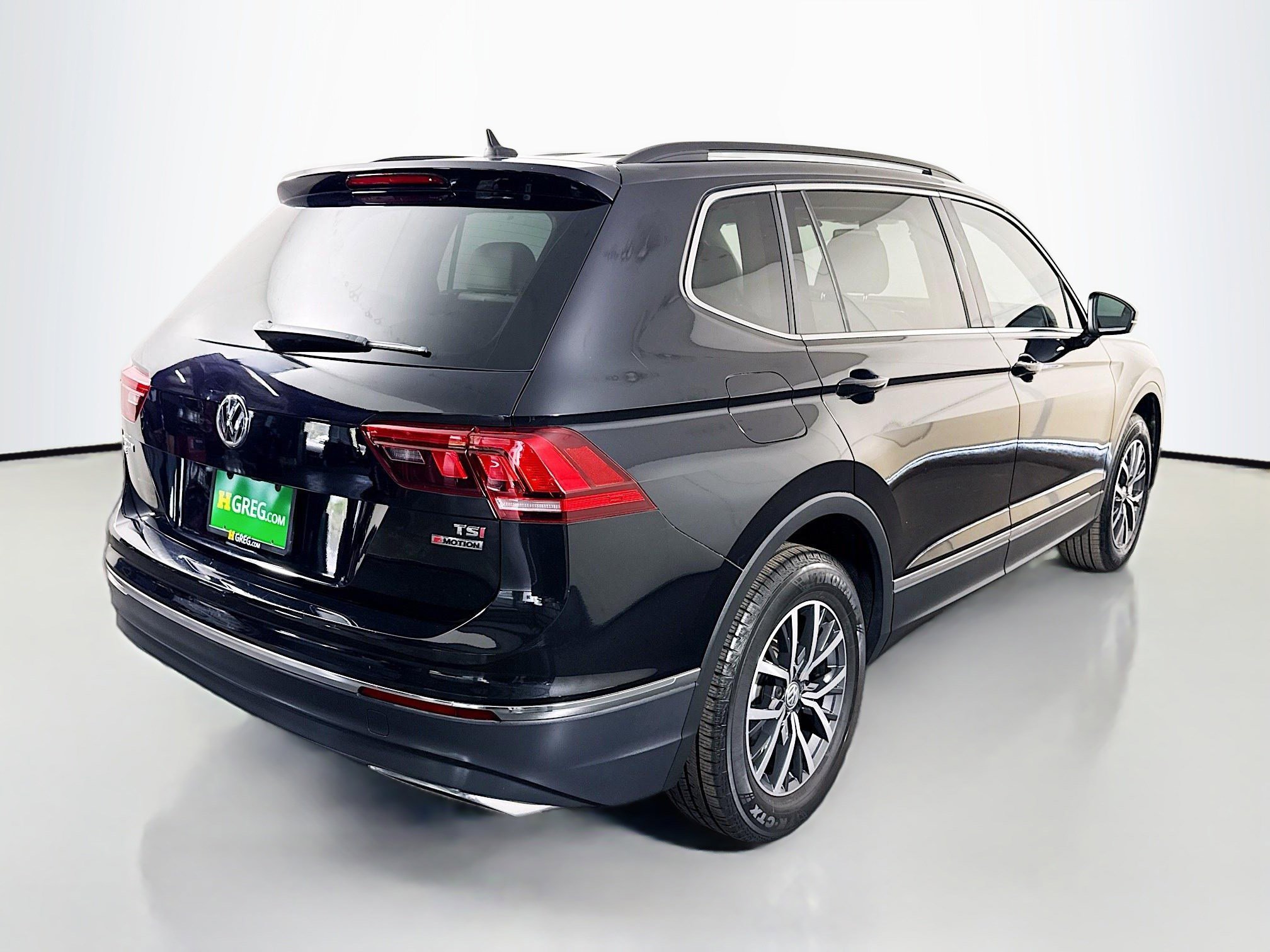 Used 2018 Volkswagen Tiguan SEL AWD/4WD image 10