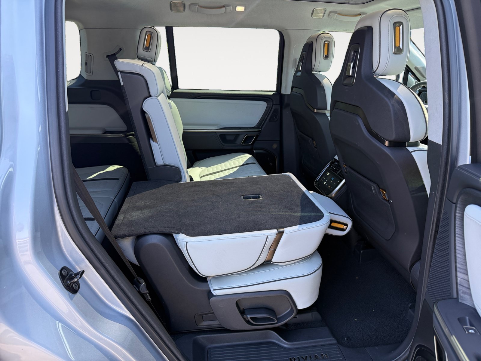 Used 2024 Rivian R1S Adventure Dual AWD/4WD image 18